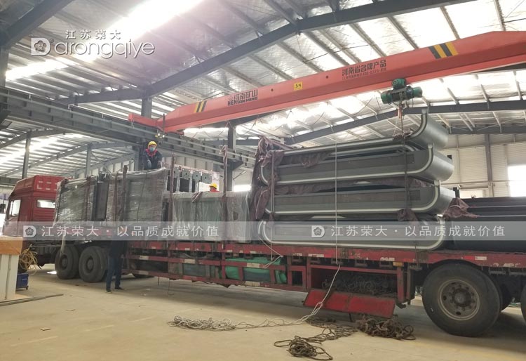 第五批揚(yáng)州智能公交站臺發(fā)貨圖二